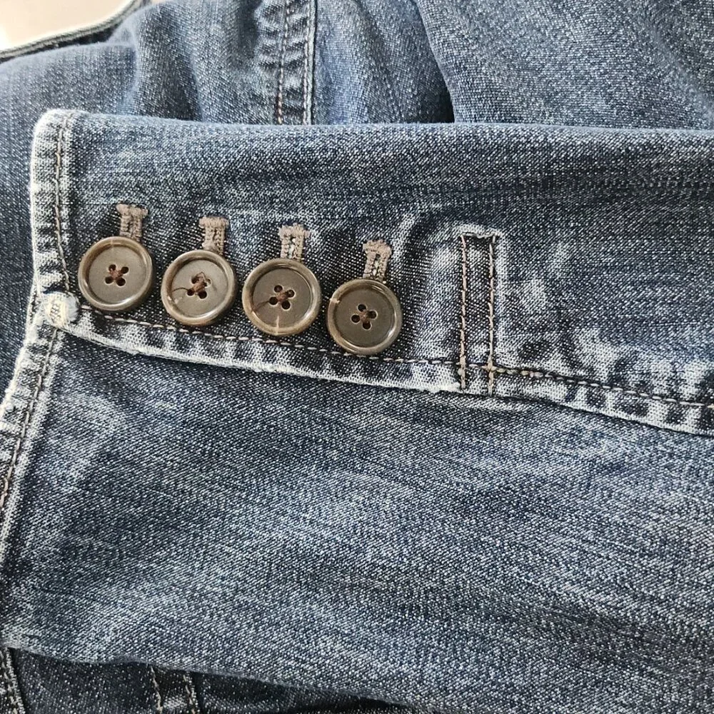 Ann Taylor Denim Jacket Womens Size 8 Blue Front Buttons & Pockets
